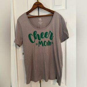 Green and Gray 'Cheer Mom' Short Sleeve T-Shirt